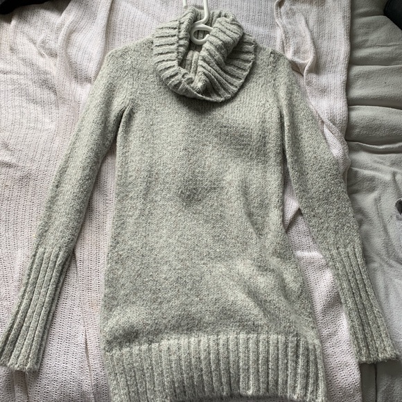 Grey turtleneck tunic sweater. - Picture 1 of 3